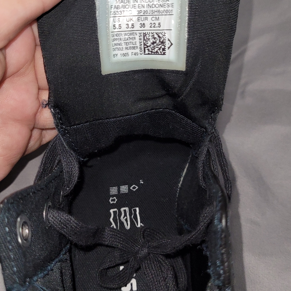 Converse hi-tops - Picture 2 of 2
